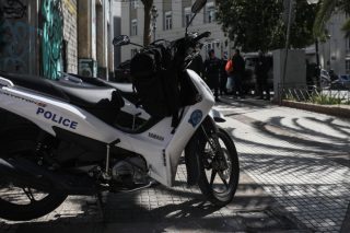 Ερευνες για την ισχυρή βόμβα που εντοπίστηκε στα Ιλίσια