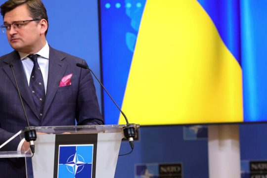 Οπλα, Μπούτσα και εκτελέσεις