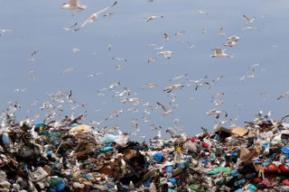 «Φωτιά» τα απορρίμματα και ο λογαριασμός στους δημότες