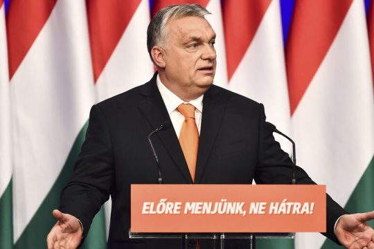 Ο Ορμπαν αγωνιά για την πολιτική επιβίωσή του