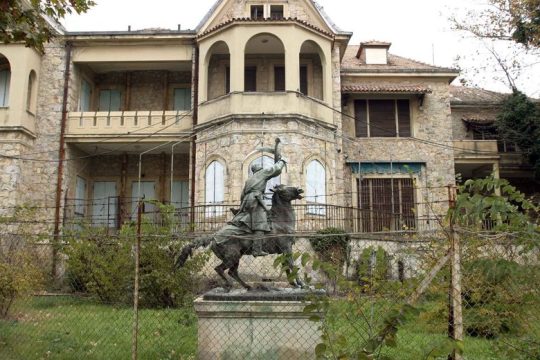 ΚΚΕ: «Ο κ. Μητσοτάκης συναντιέται με πρίγκιπες για το Τατόι αντί να ακούει τις προτάσεις του λαού»