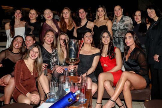 Στις πισίνες «διαιωνίζεται» η παραγωγική διαδικασία