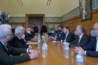 ΠΑΣΟΚ: «Κατώτατος μισθός στα 751 ευρώ»