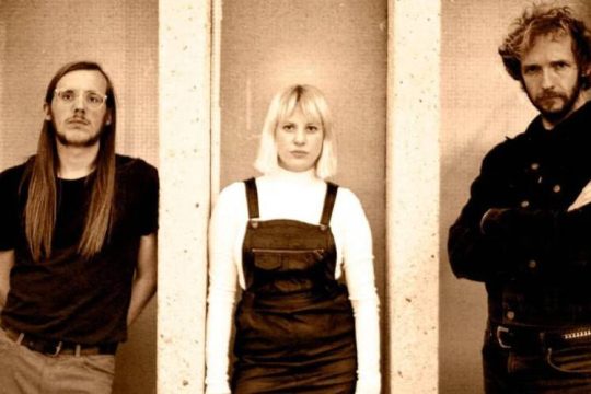 Το τρίο των De Ambassade στην Death Disco
