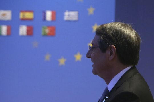 Προεδρικές εκλογές 2023 με τα βαρίδια Αναστασιάδη