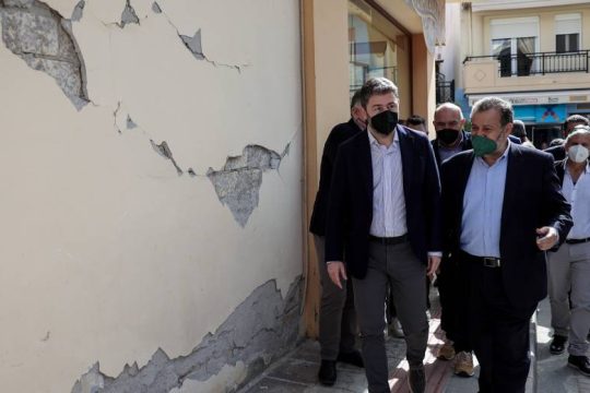 Αιχμές Ανδρουλάκη από το Αρκαλοχώρι για ολιγωρία απέναντι στους σεισμόπληκτους