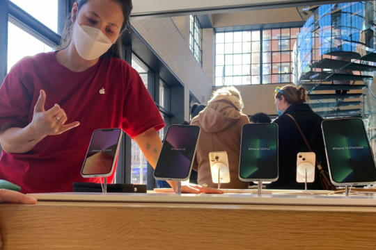 Συνδικάτο στήνουν εργαζόμενοι και στην Apple
