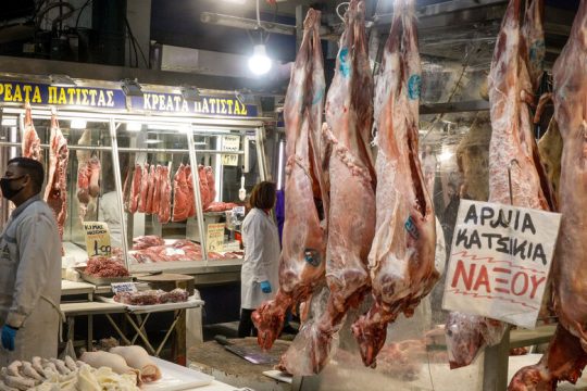Η σφαγή των αμνών και η κραυγή των… πορτοφολιών
