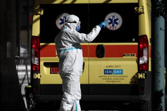 Φόβοι για αυξημένες εισαγωγές στα νοσοκομεία από την «Ομικρον 2»