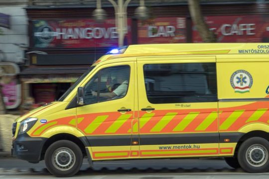 Νεκροί και τραυματίες από σύγκρουση φορτηγού με τρένο στην Ουγγαρία