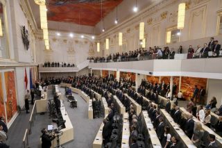 «Νάιν» στην ομιλία Ζελένσκι, διότι «δεν συνάδει με την αυστριακή ουδετερότητα»