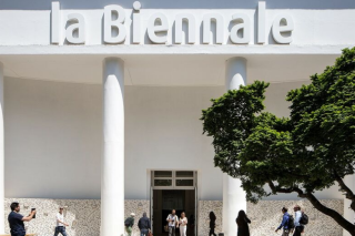 Η 59η Μπιενάλε είναι γένους θηλυκού