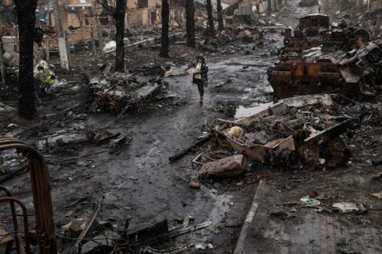 Μπούτσα: Δυναμώνουν οι φωνές για «εγκλήματα πολέμου», ενώ η Μόσχα αρνείται τη σφαγή