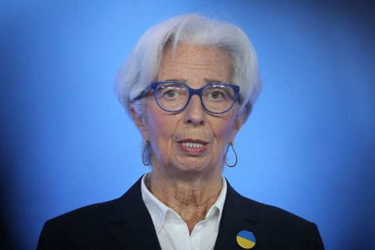 Πιθανή αύξηση των επιτοκίων αναφοράς της ΕΚΤ το καλοκαίρι