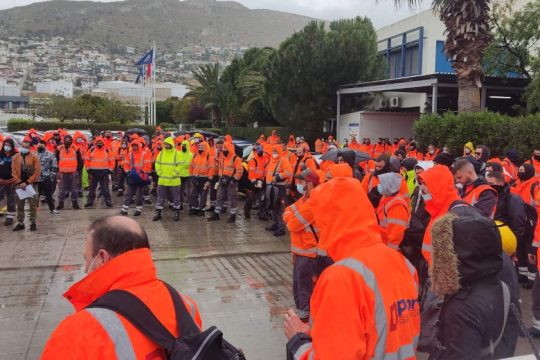 Δεύτερη ημέρα αγώνα των εργαζομένων της Cosco στο λιμάνι του Πειραιά