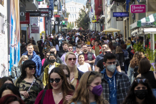 15.823 νέα κρούσματα, 52 θάνατοι – Ανέβηκαν κι άλλο οι διασωληνώσεις