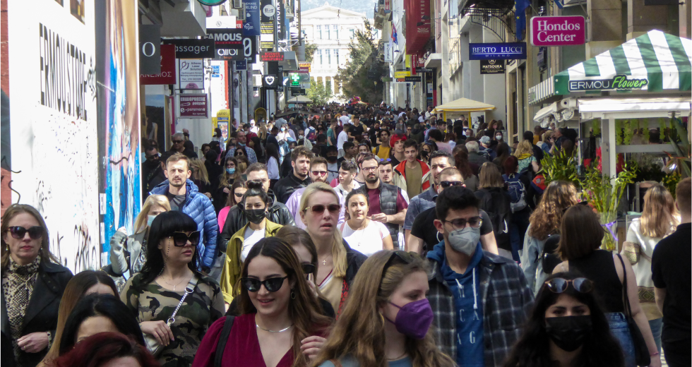 15.823 νέα κρούσματα, 52 θάνατοι – Ανέβηκαν κι άλλο οι διασωληνώσεις