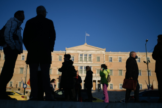 «Ανοίγουμε» με τον νέο κορονοϊό να επιμένει