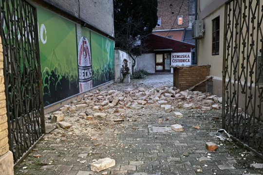 Ισχυρός σεισμός με μία νεκρή, τραυματίες και ζημιές στη Βοσνία