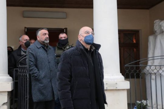 Στην Οδησσό ο Ν. Δένδιας για να μεταφέρει ανθρωπιστική βοήθεια