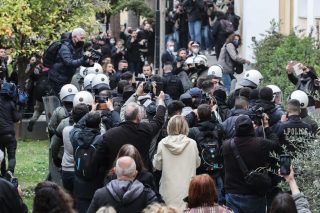 «Πληρωμένες» οι απαντήσεις της Ρούλας