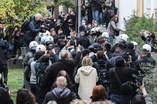 «Πληρωμένες» οι απαντήσεις της Ρούλας