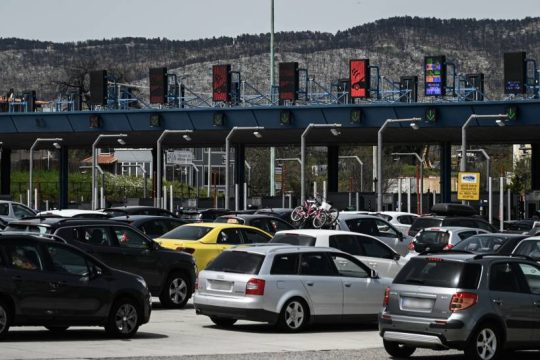 Φεύγουν και οι τελευταίοι από το κλεινόν άστυ