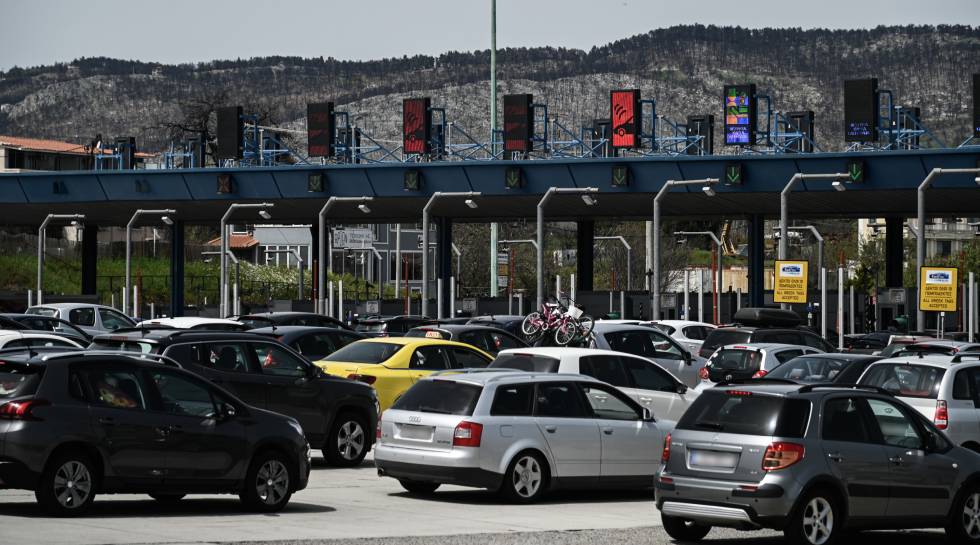 Φεύγουν και οι τελευταίοι από το κλεινόν άστυ