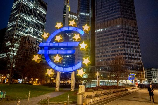 Τέλος στο πρόγραμμα αγοράς ομολόγων από την ΕΚΤ τον Ιούνιο