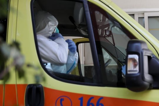 ΕΟΔΥ: 4.727 κρούσματα, 43 θάνατοι, 267 διασωληνώσεις το τελευταίο 24ωρο