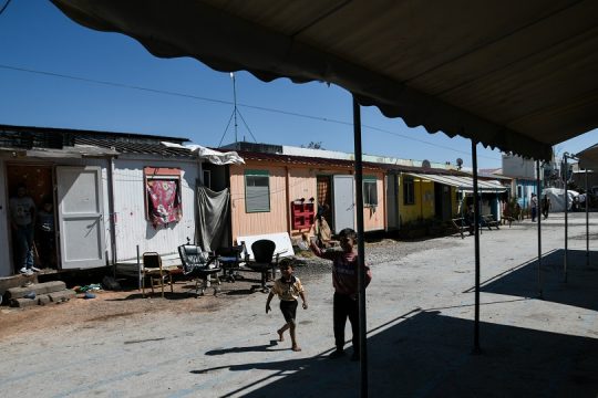 Έντονες αντιδράσεις για την απομάκρυνση προσφυγόπουλων από τον Ελαιώνα
