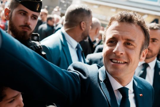 Επανεκλογή Μακρόν που δεσμεύθηκε για ενότητα και νέα αρχή