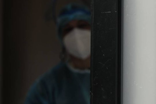 Covid-19: 28 θάνατοι, 277 διασωληνωμένοι και 4.175 κρούσματα