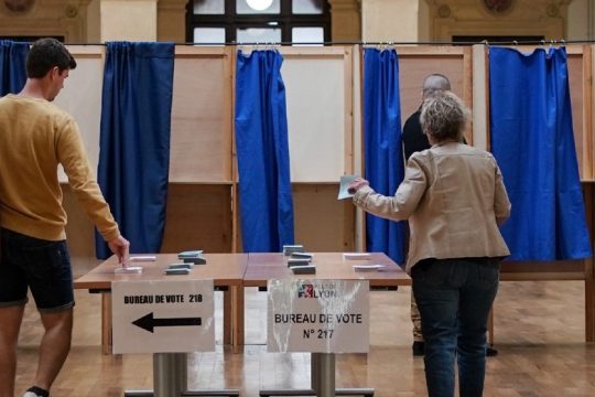 Η αποχή δίνει τον τόνο στις γαλλικές εκλογές