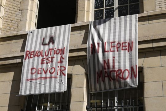 «Ούτε Λεπέν ούτε Μακρόν!»