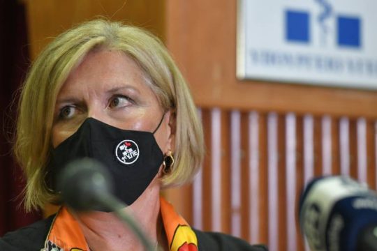 Πάσχα με… ατομική προστασία 