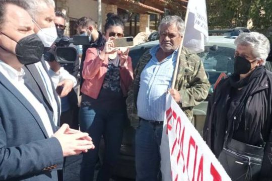 Στα Χανιά ο υπουργός Αγρ. Ανάπτυξης – Τον υποδέχθηκαν με διαμαρτυρία