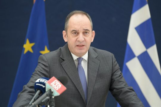 Παράταση στη μονοπωλιακή διαχείριση για τα απόβλητα των πλοίων στον Πειραιά