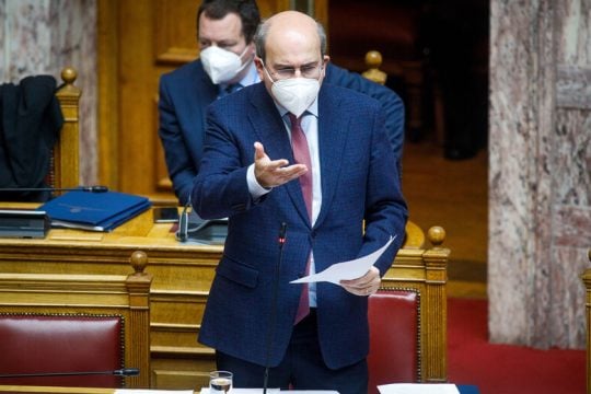 «Κόφτης» στις παροχές προς τους ανέργους