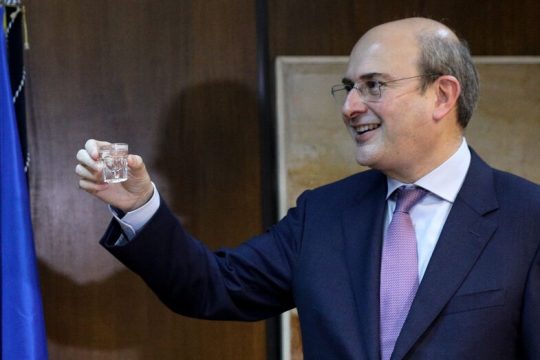 Στα όρια πολιτικής απάτης οι «συντάξεις εμπιστοσύνης»