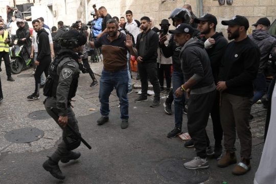 Αν. Ιερουασλήμ: 17 τραυματίες Παλαιστίνιοι από επίθεση της αστυνομίας