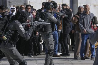Ισραηλινές προκλήσεις στο τέμενος Αλ-Ακσά και νέος κύκλος βίας