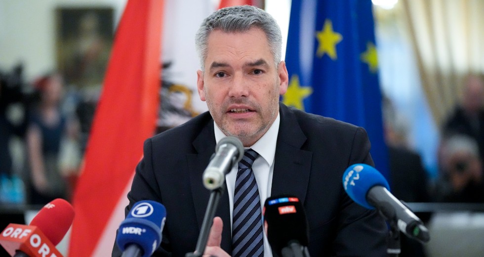 Αυστριακός καγκελάριος: «Συνεχίζουμε να πληρώνουμε το αέριο σε ευρώ»