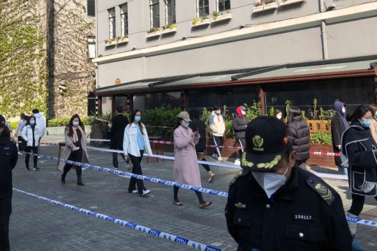 Στέλνουν το στρατό στην Σανγκάη για τη διεξαγωγή τεστ στον πληθυσμό της