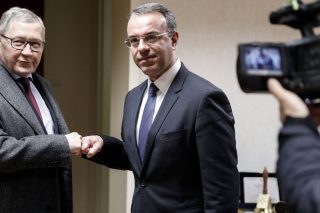 Πράσινο φως για αναχώματα στην ακρίβεια