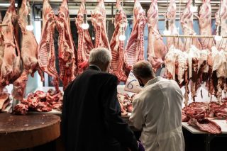 Νέες εξωφρενικές ανατιμήσεις σε βασικά είδη διατροφής