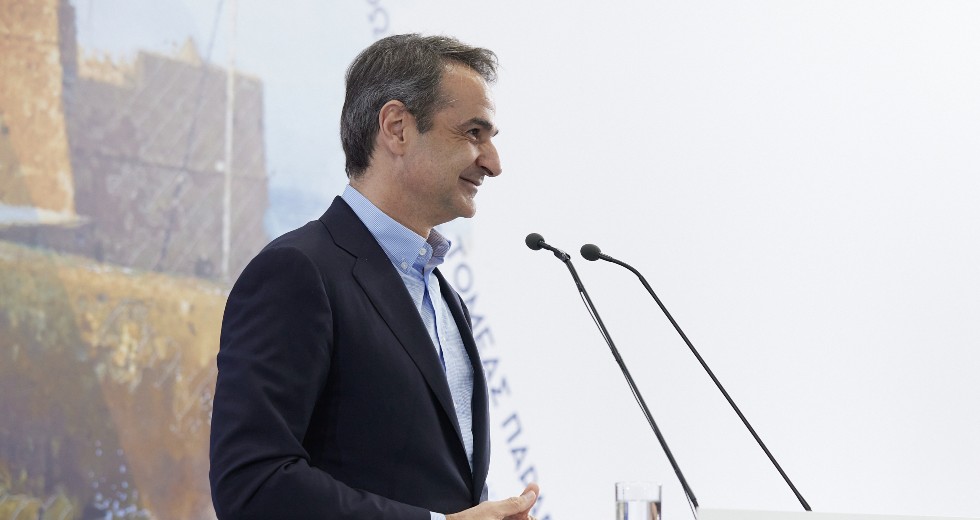 Μακριά από την πραγματικότητα