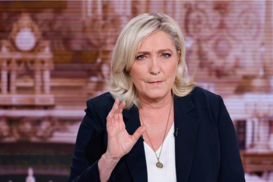 Δεν έχει κρυφή ατζέντα «Frexit» διαβεβαιώνει η Λεπέν