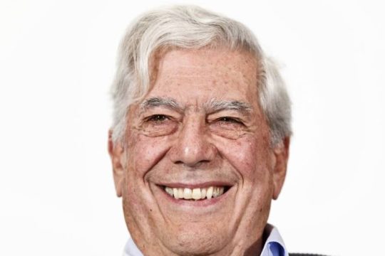 Στο νοσοκομείο με κορονοϊό ο Μάριο Βάργκας Λιόσα