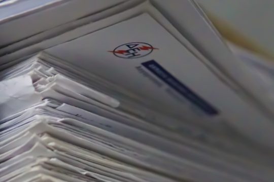 Ευρωβαρόμετρο: Οι πολίτες συνθλίβουν τη μαγική εικόνα Μητσοτάκη